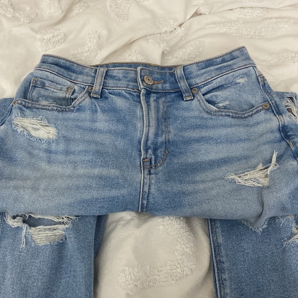 Mom Jeans - Picture 2 of 3